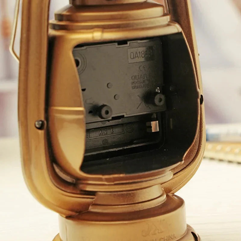 Réveil vintage en métal lampe à huile - vue 4